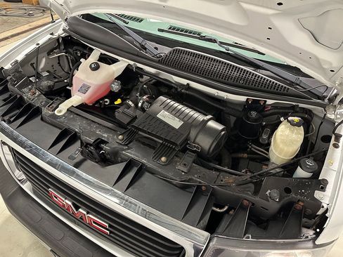 Used 2017 GMC Savana 2500 image 4