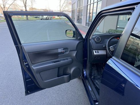 Used 2008 Scion xB FWD image 6