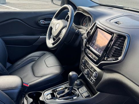 Used 2021 Jeep Cherokee Limited image 22