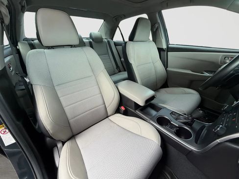 Used 2017 Toyota Camry SE w/ Moonroof Package FWD image 21