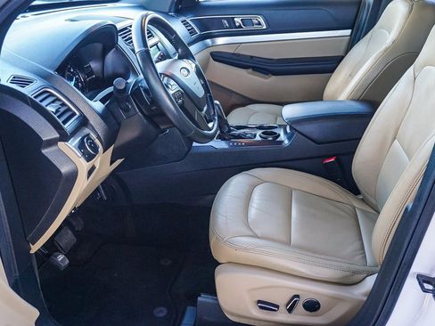 Used 2017 Ford Explorer XLT w/ Equipment Group 202A image 18