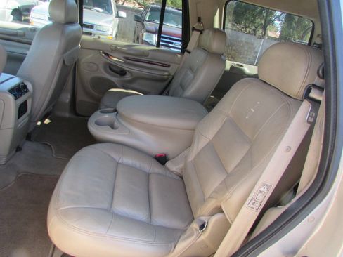 Used 2000 Lincoln Navigator Base 4dr SUV image 16