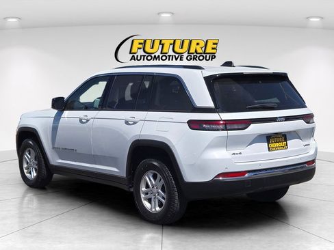 Used 2023 Jeep Grand Cherokee Laredo AWD/4WD image 6