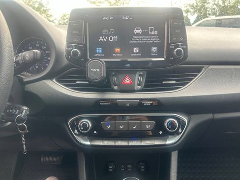 Used 2018 Hyundai Elantra GT FWD image 16