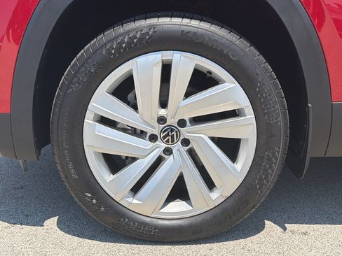 Certified 2023 Volkswagen Atlas Cross Sport SE w/ Panoramic Sunroof Package AWD/4WD image 29