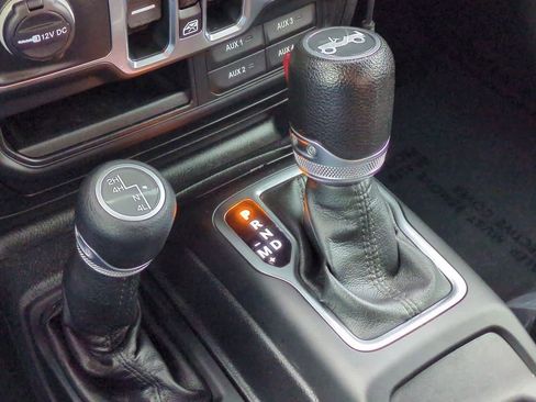 Used 2018 Jeep Wrangler Unlimited Sport S image 29