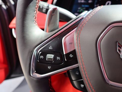 Used 2024 Chevrolet Corvette Stingray w/ Body-Color Dual Roof Package image 32