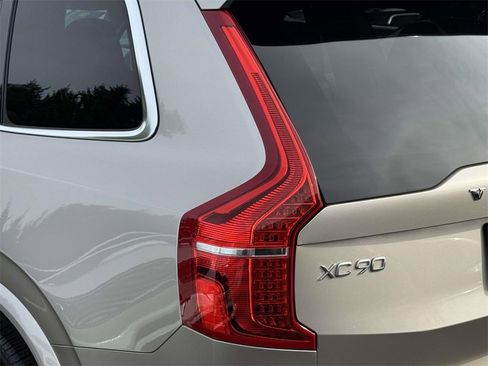 Certified 2024 Volvo XC90 B5 Core w/ Climate Package image 8