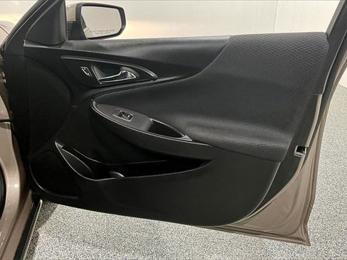 Used 2023 Chevrolet Malibu LT image 29