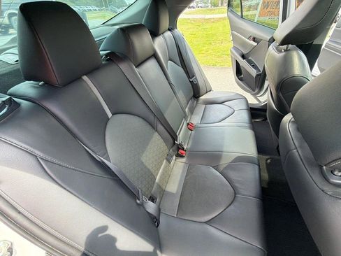 Used 2018 Toyota Camry XSE FWD image 28