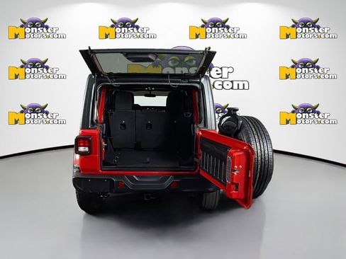 Used 2021 Jeep Wrangler Unlimited Sahara AWD/4WD image 25