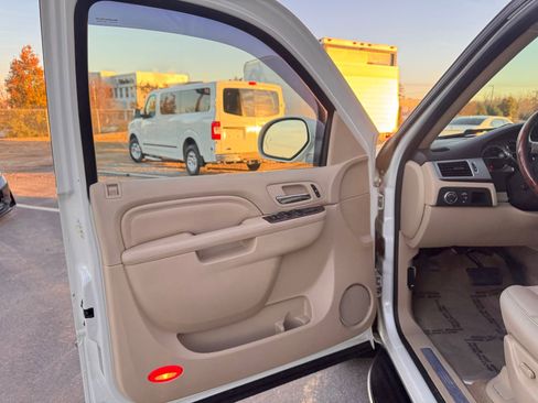 Used 2014 Cadillac Escalade ESV Luxury image 15