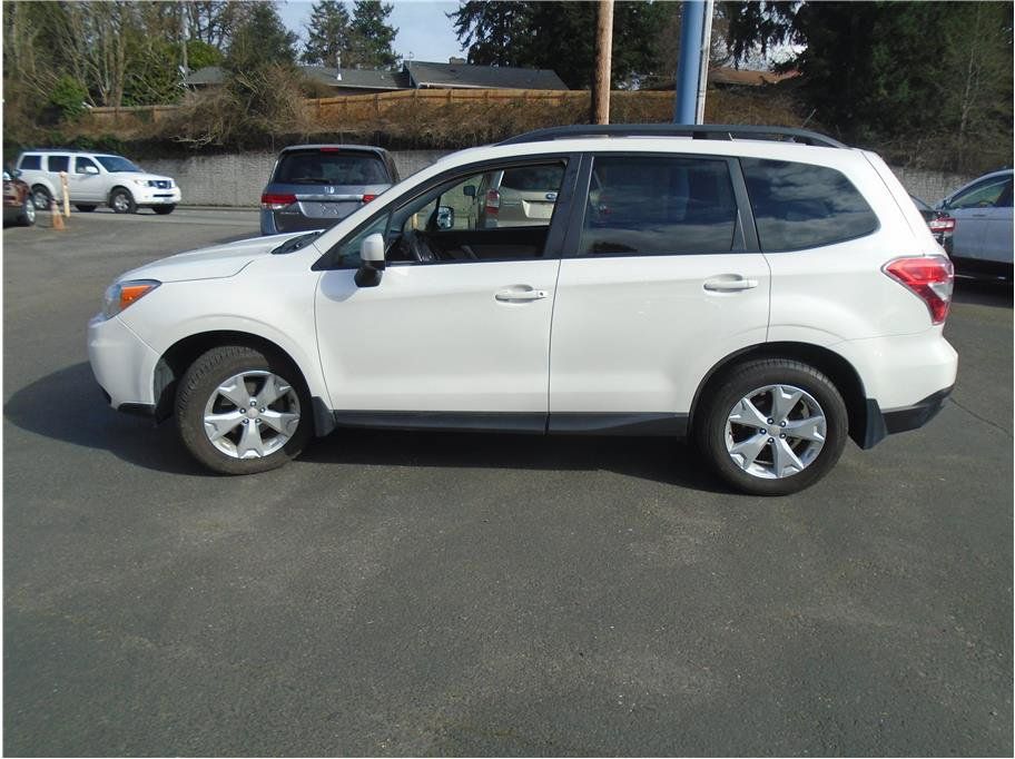 Used 2015 Subaru Forester 2.5i Premium w/ All-Weather Package AWD/4WD image 9