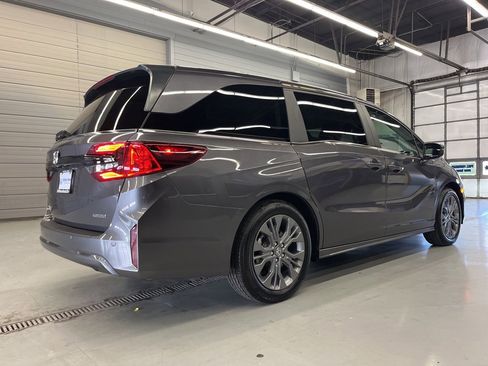 Used 2025 Honda Odyssey Touring image 7