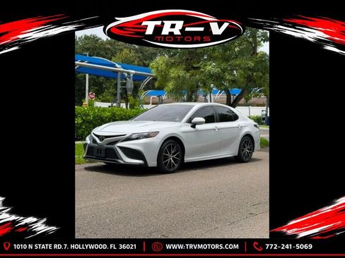Used 2023 Toyota Camry SE FWD image 1