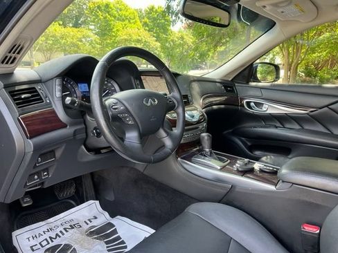 Used 2017 INFINITI Q70 L 3.7 AWD/4WD image 9