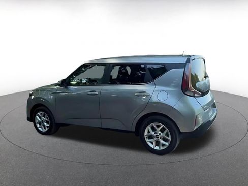 Used 2025 Kia Soul LX w/ LX Technology Package FWD image 10