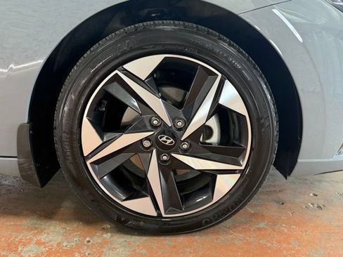 Certified 2023 Hyundai Elantra Limited image 8