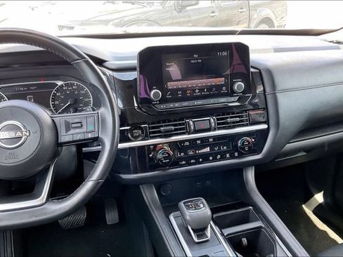 Certified 2025 Nissan Pathfinder SV AWD/4WD image 5