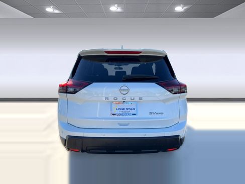 Used 2024 Nissan Rogue SV image 10