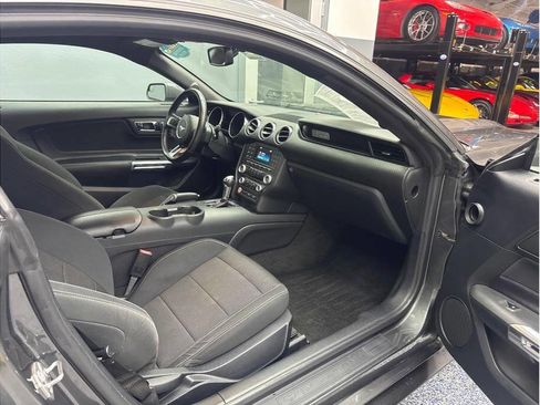 Used 2016 Ford Mustang Coupe RWD image 16