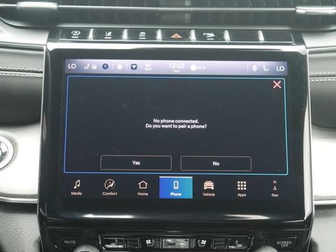Used 2025 Jeep Grand Cherokee Overland w/ Luxury Tech Group IV AWD/4WD image 7