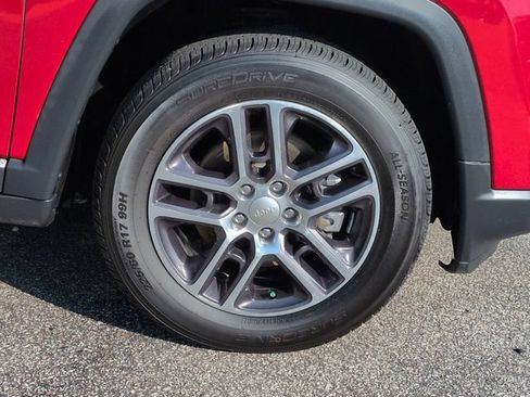 Used 2018 Jeep Compass Latitude FWD image 11