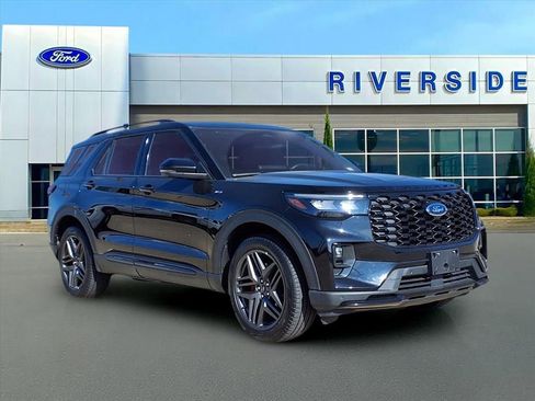 Used 2025 Ford Explorer ST-Line w/ ST-Line Street Pack image 1