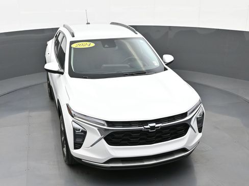 Used 2024 Chevrolet Trax LT w/ Driver Confidence Package image 38