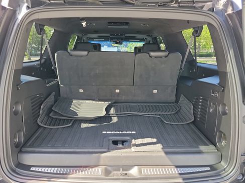 Used 2019 Cadillac Escalade ESV Platinum RWD image 13