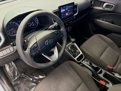 Used 2021 Hyundai Venue SE FWD image 7
