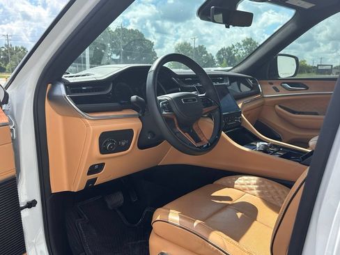 Used 2023 Jeep Grand Cherokee L Summit AWD/4WD image 10