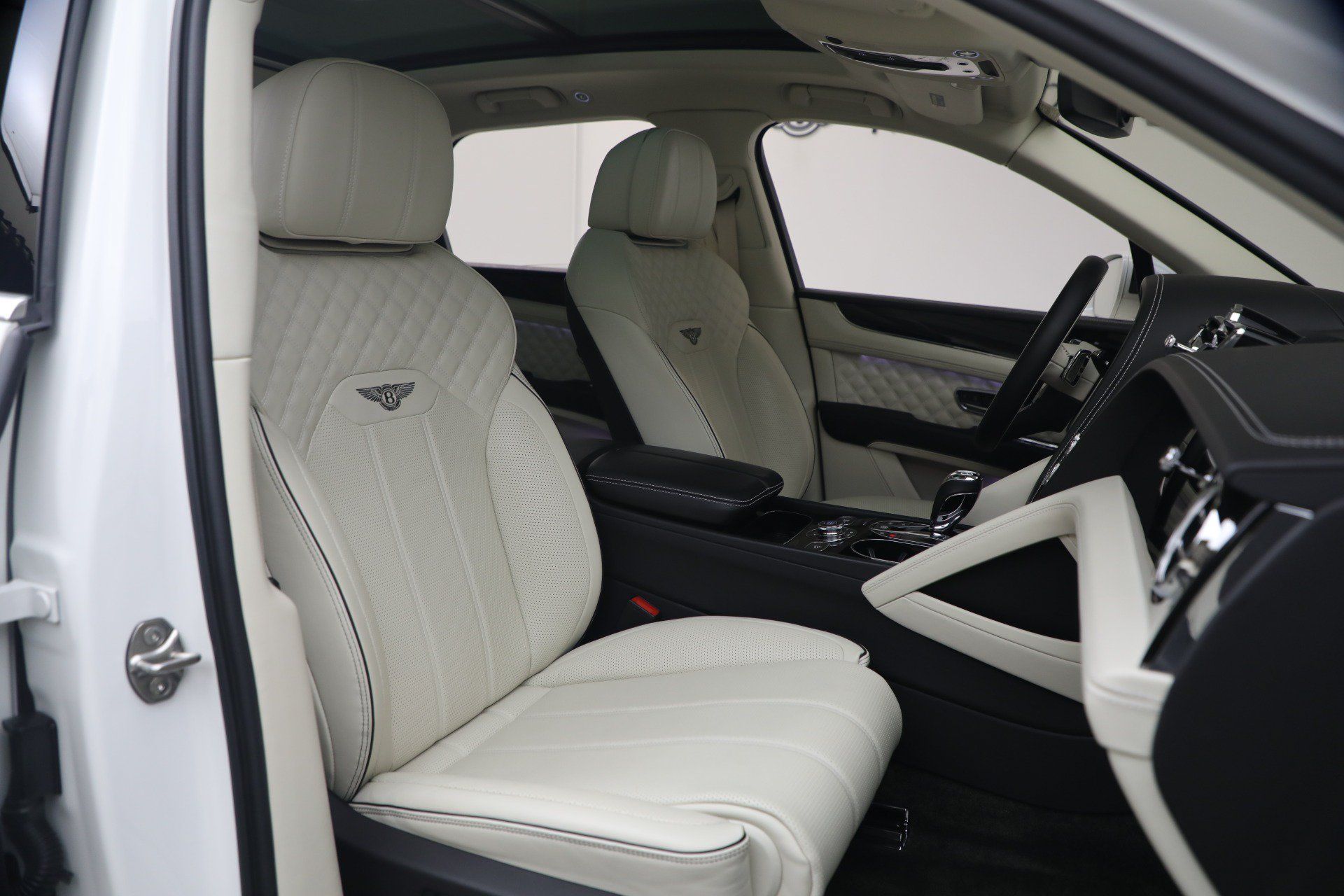 Certified 2022 Bentley Bentayga AWD/4WD image 28