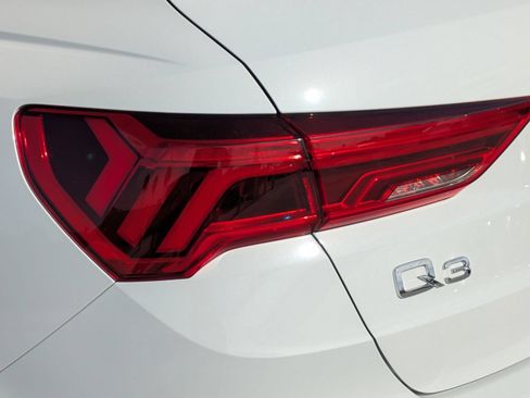 Used 2023 Audi Q3 2.0T Premium w/ Convenience Package AWD/4WD image 17
