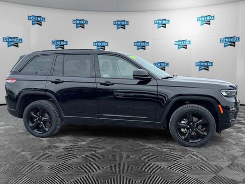 Certified 2023 Jeep Grand Cherokee Limited w/ Black Appearance Package image 7