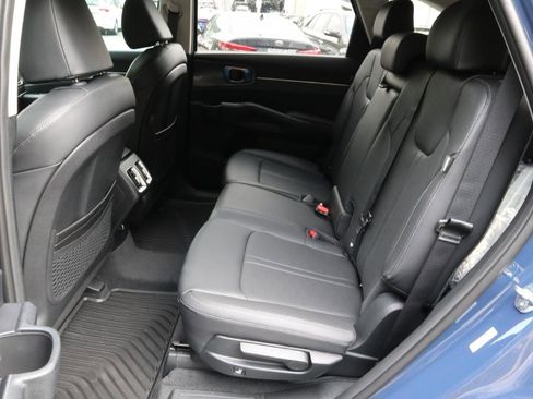 New 2025 Kia Sorento S FWD image 4