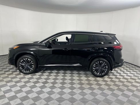 Used 2024 Nissan Rogue Platinum image 10