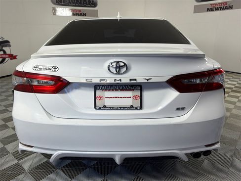 Used 2019 Toyota Camry SE image 5