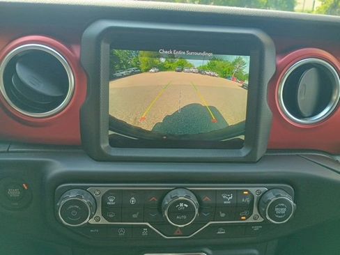 Used 2022 Jeep Wrangler Unlimited Rubicon w/ Cold Weather Group AWD/4WD image 33