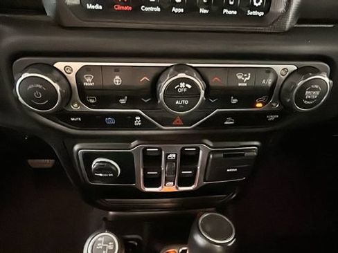 Used 2023 Jeep Wrangler Unlimited Sahara w/ Cold Weather Group AWD/4WD image 21