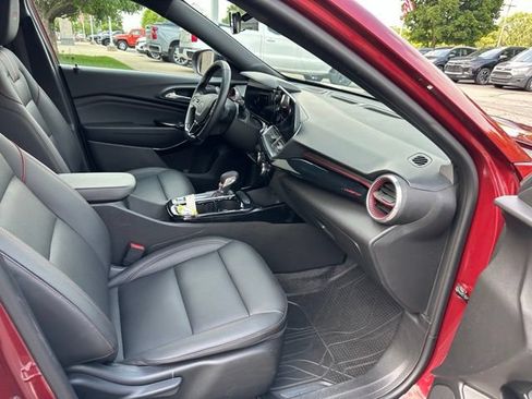 Used 2024 Chevrolet Trax RS FWD image 27