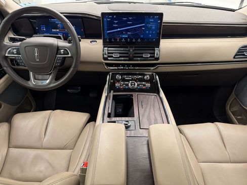 Used 2024 Lincoln Navigator Reserve AWD/4WD image 15