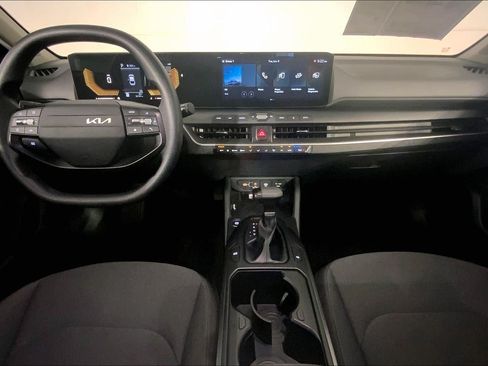 Used 2025 Kia K4 FWD image 15