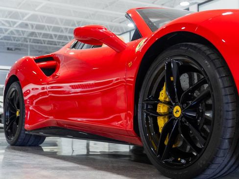 Used 2018 Ferrari 488 Spider RWD image 9