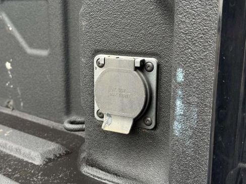 Used 2022 GMC Sierra 2500 SLE w/ SLE Value Package; image 11