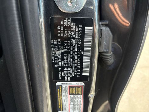 Used 2024 Kia Sorento S image 31