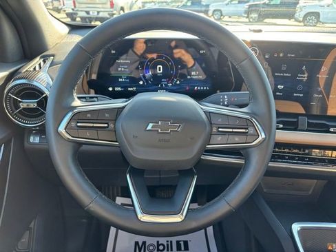 Certified 2025 Chevrolet Equinox ACTIV image 11