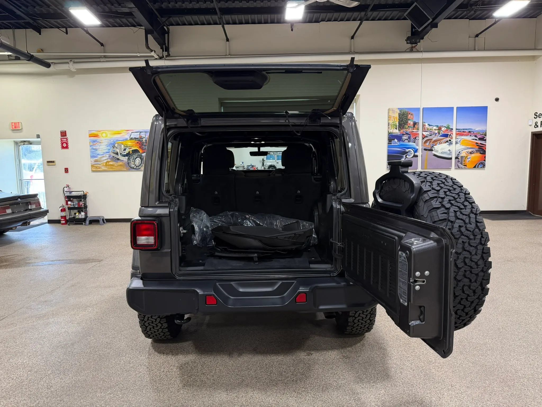 Used 2020 Jeep Wrangler Unlimited Sahara w/ Uconnect 4C Nav & Sound Group AWD/4WD image 21