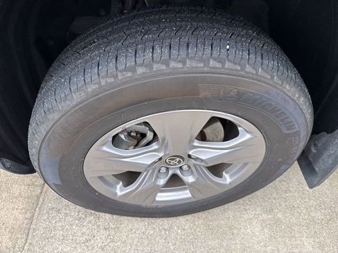 Used 2025 Toyota RAV4 XLE image 2