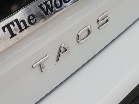 Used 2022 Volkswagen Taos SE FWD image 13